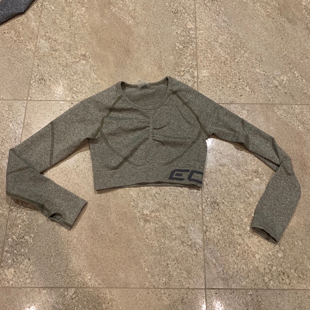 ECHT Arise Scrunch Khaki crop long sleeve